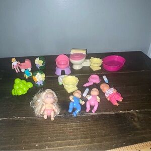 Lot of vintage baby dolls and accessories for dolls